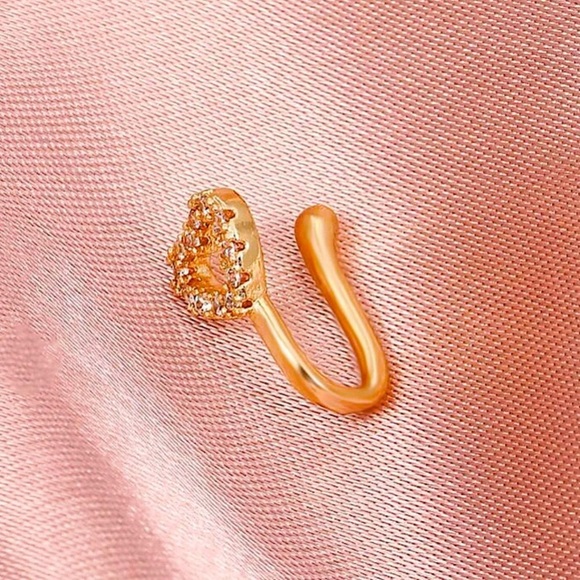 ⚜️[𝟯/$𝟭𝟴]⚜️NEW CZ Heart Shaped Fake Nose Ring - Picture 7 of 9
